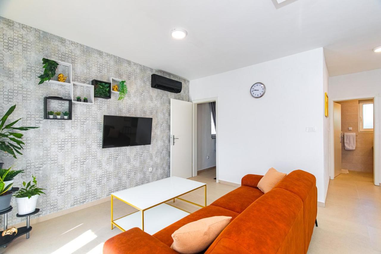 Mares 2 Apartment *