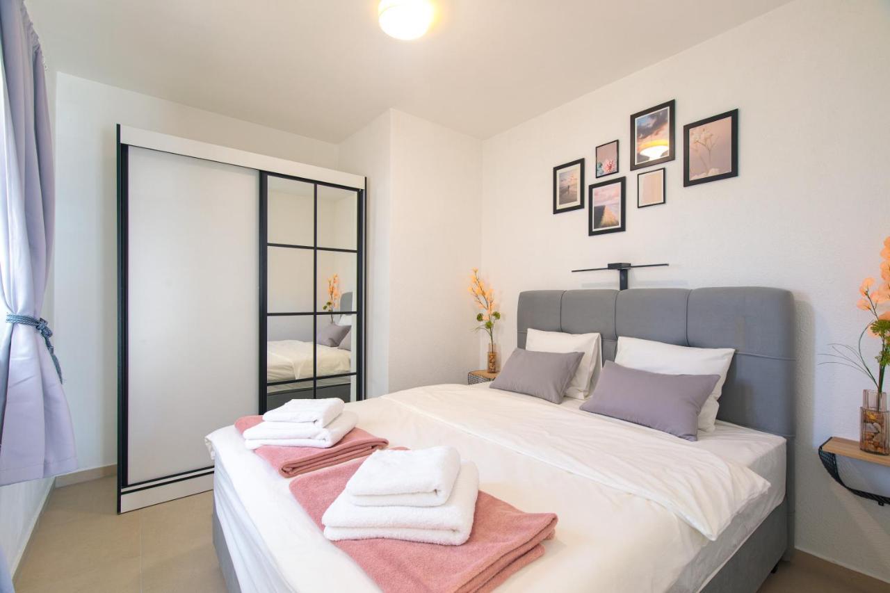 Mares 2 Apartment *